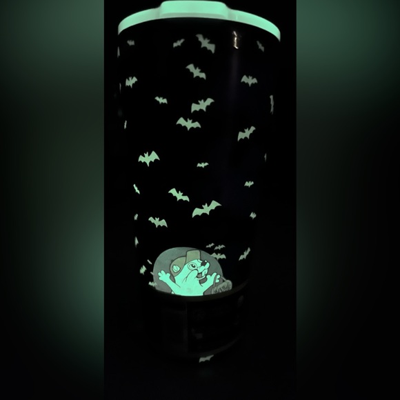 SOLD!Buc-ees 2024 Limited Edition Glow-in-the-Dark Halloween Tumbler- 32 oz- NWT - Picture 8 of 10